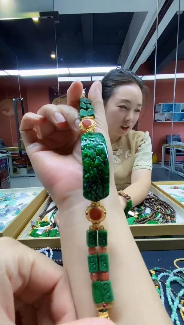 颈饰未镶嵌翡翠手牌