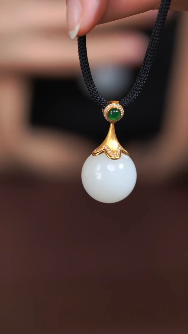 【闪购商品】和田玉吊坠(不含链)18K金镶嵌赠黑绳LM09