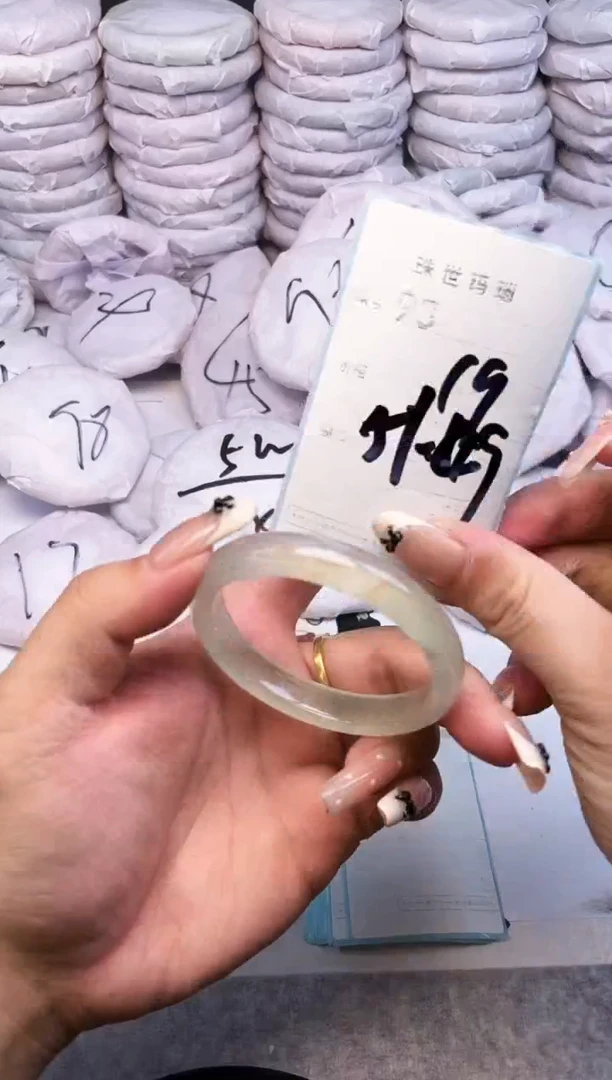 手镯玛瑙/玉髓未镶嵌93
