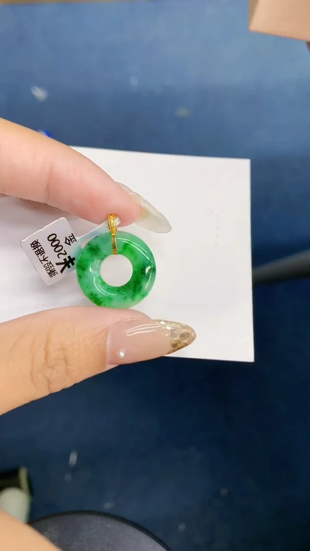 翡翠18K金镶嵌颈饰             8