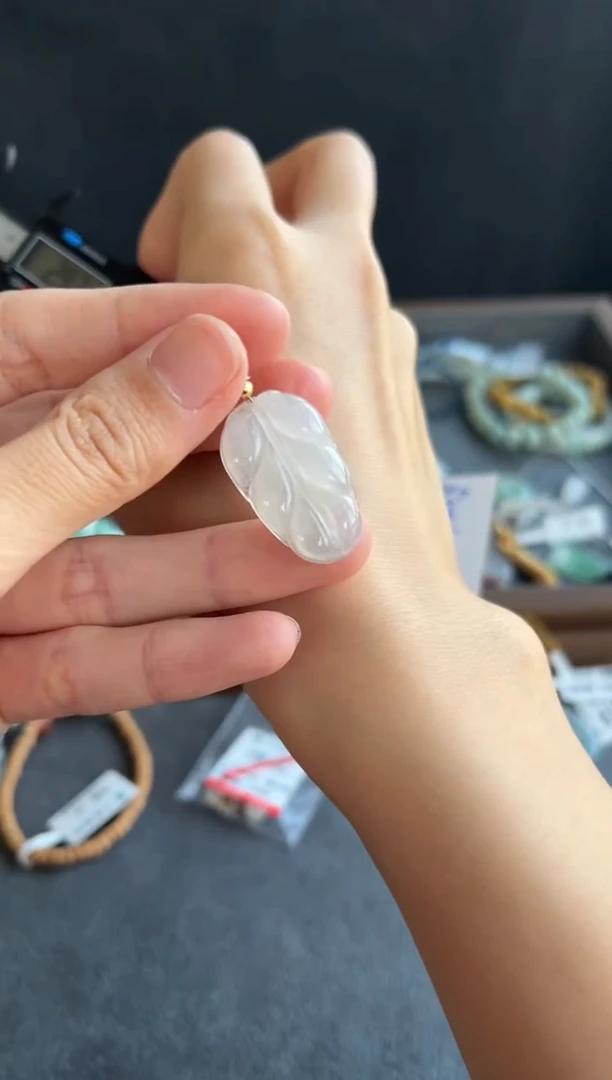 翡翠未镶嵌吊坠(不含链)5180买断