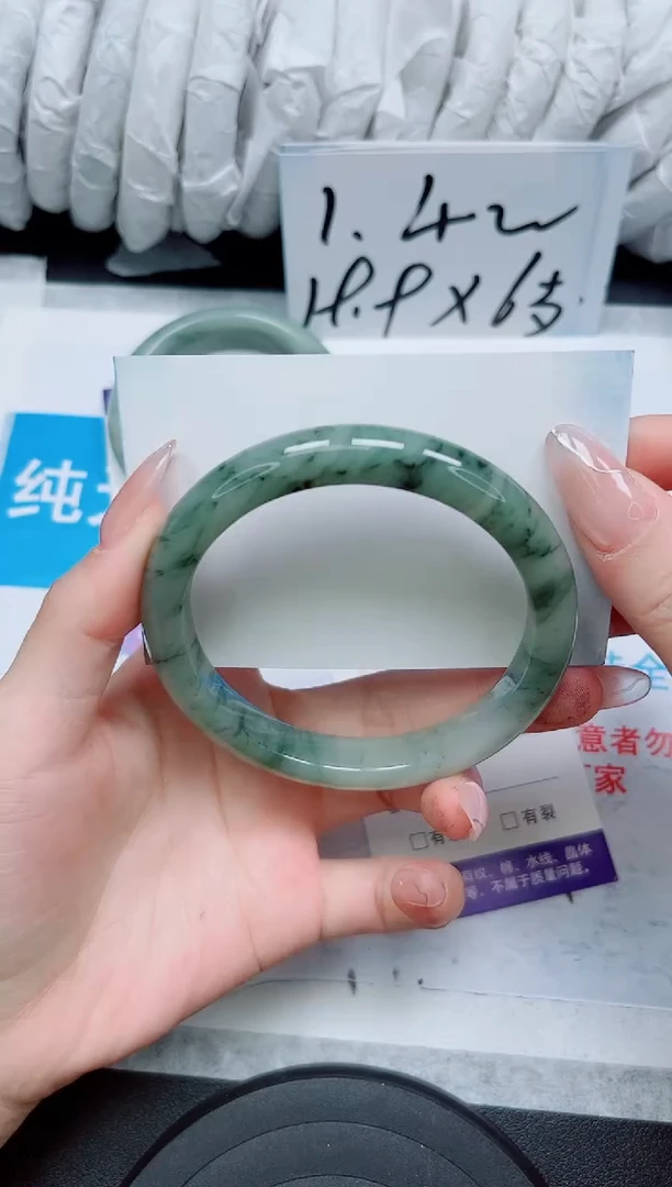 【闪购商品】石英质玉手镯未镶嵌52