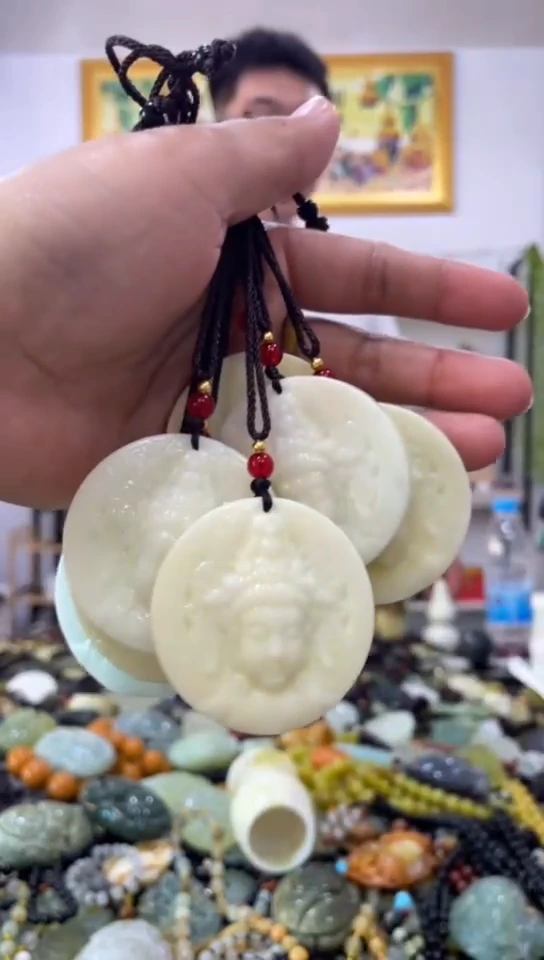 未镶嵌岫玉吊坠多样性发货发其中一件