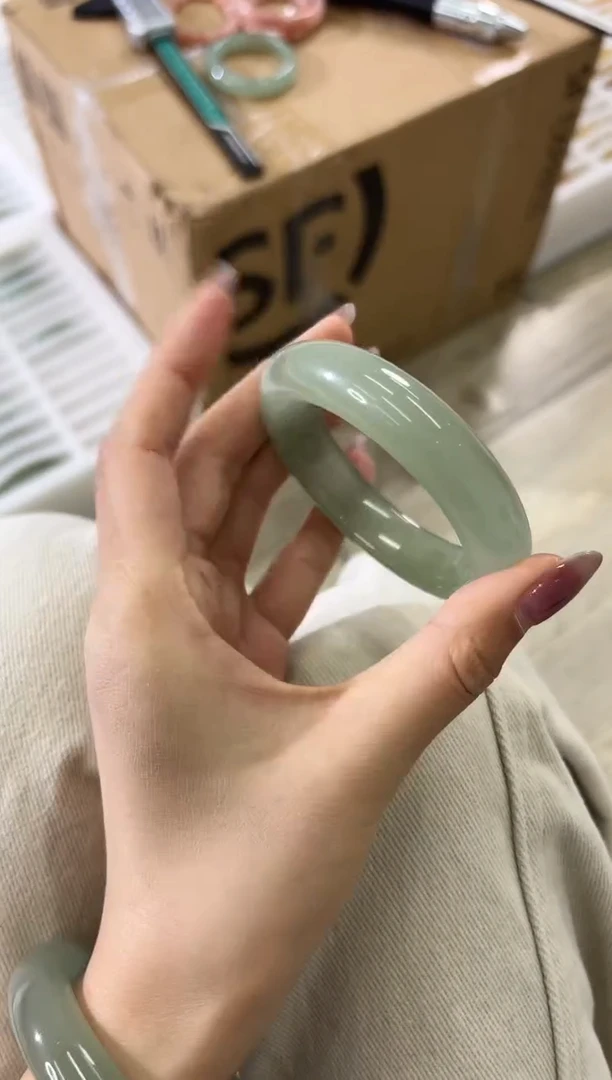 未镶嵌手镯石英质玉55-54D