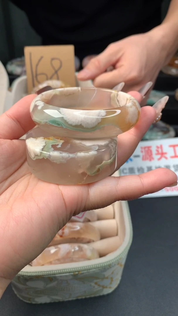 未镶嵌手镯石英质玉（56圈口）赠送镯心