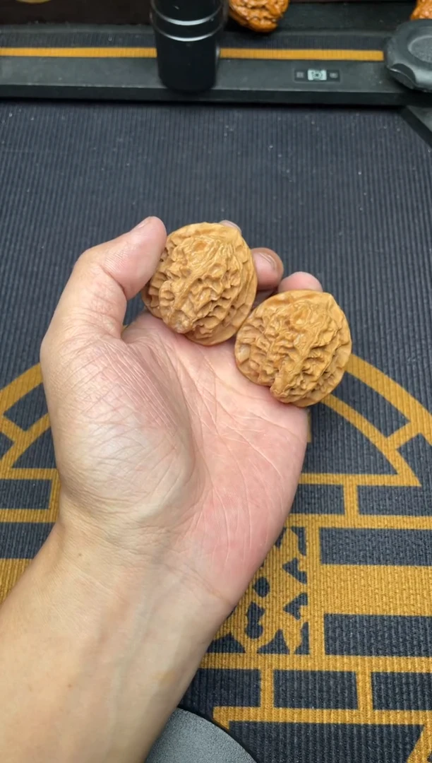 文玩核桃吊坠苹果园40