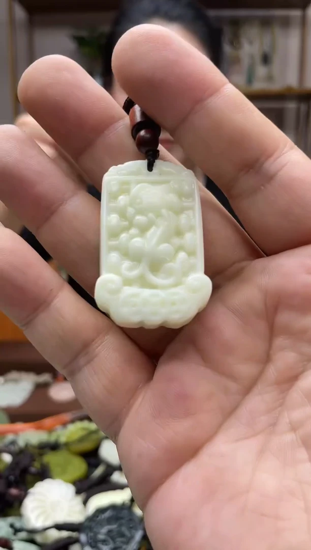 未镶嵌蛇纹石玉吊坠·
