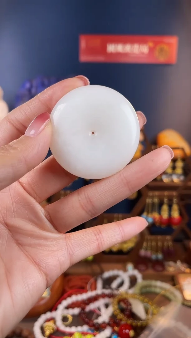 未镶嵌和田玉挂件柯*，和田玉平安扣