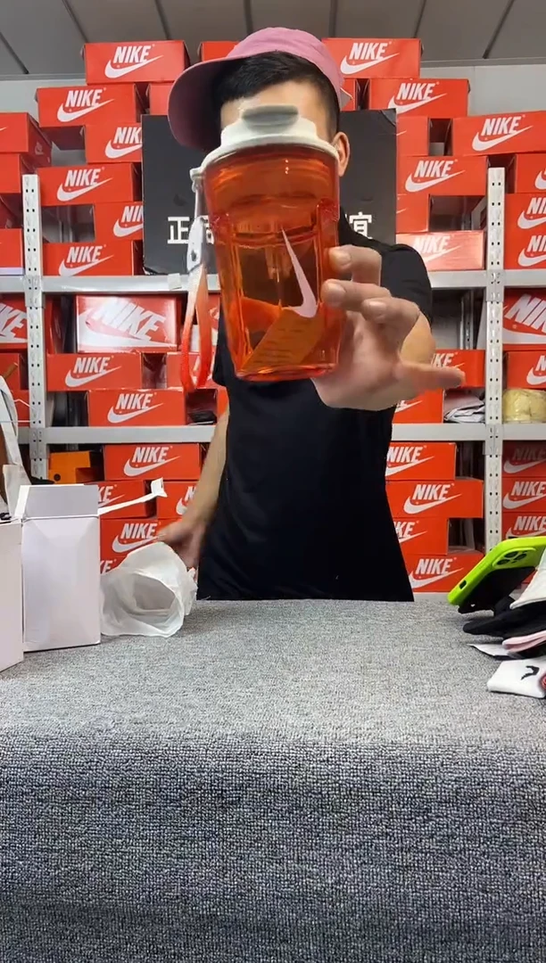 橘色水杯 瑕疵直播间过款 容量330ML