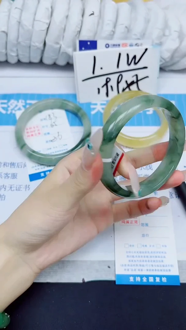 石英质玉手镯未镶嵌184/58