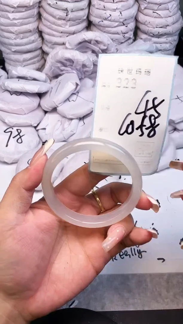 手镯玛瑙/玉髓未镶嵌323