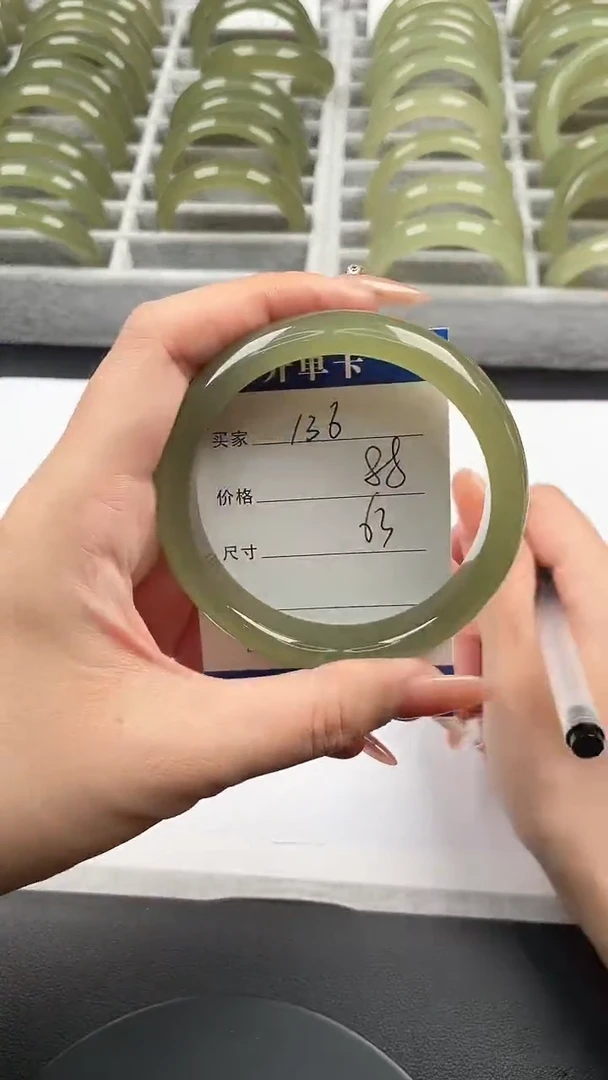 未镶嵌手镯石英质玉湖水绿62/63