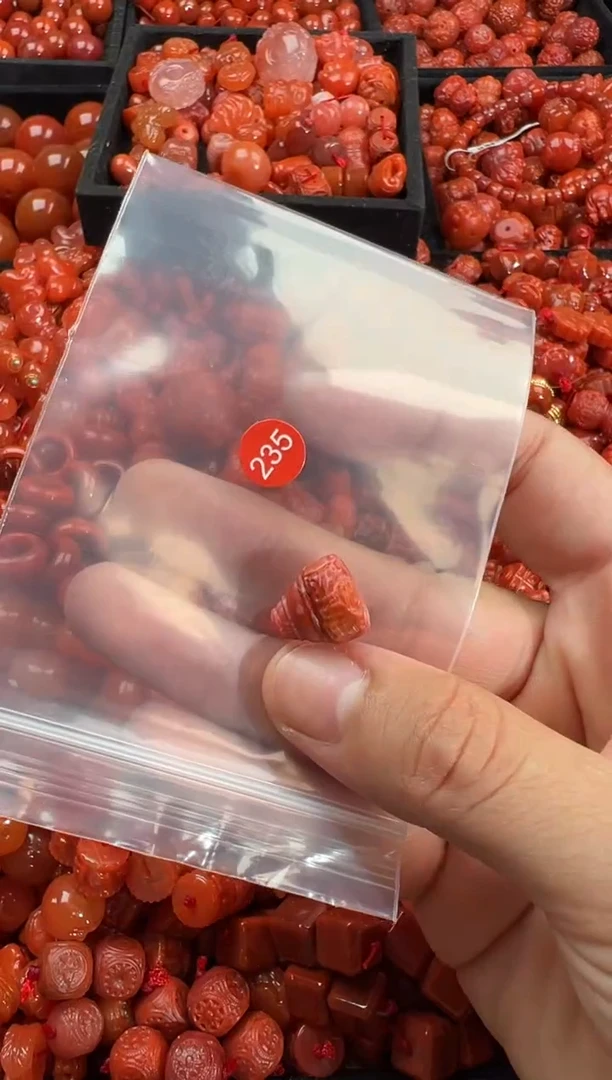 南红玛瑙未镶嵌颈饰1