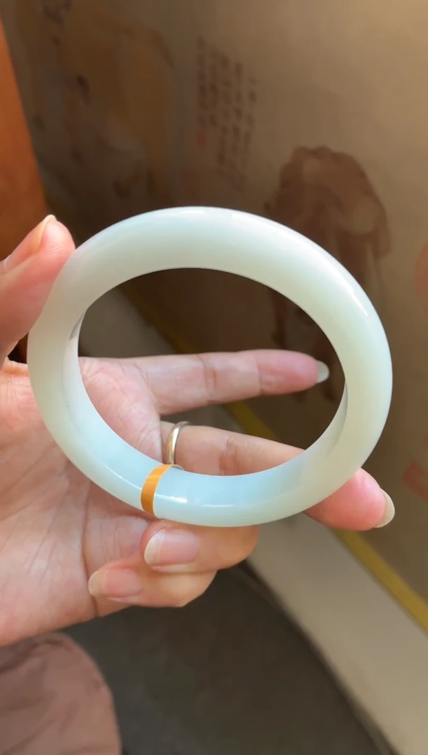 未镶嵌手镯翡翠（巨血漏）果冻胶白月光7号有细纹