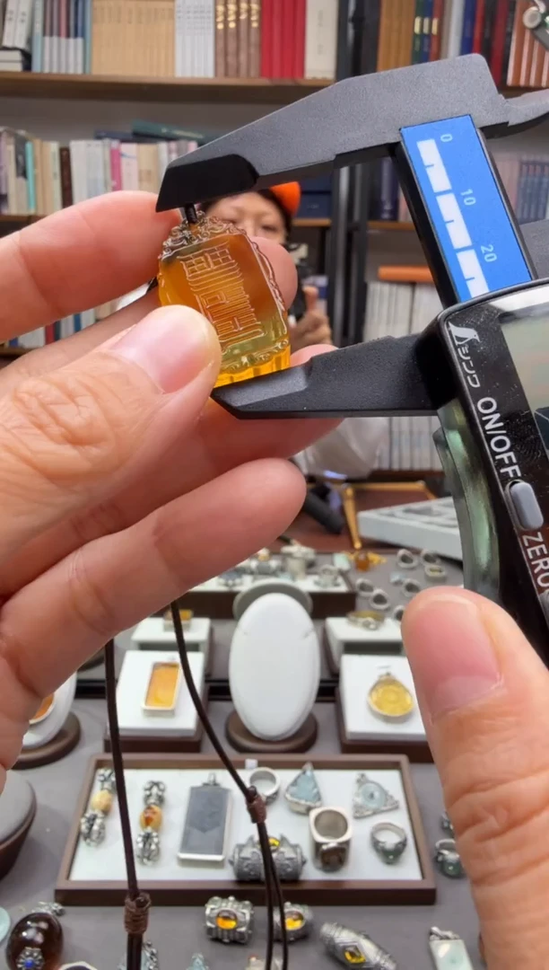 琥珀颈饰未镶嵌智慧