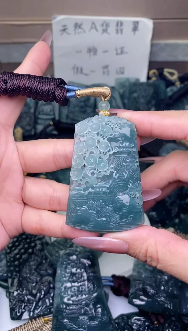 颈饰未镶嵌翡翠