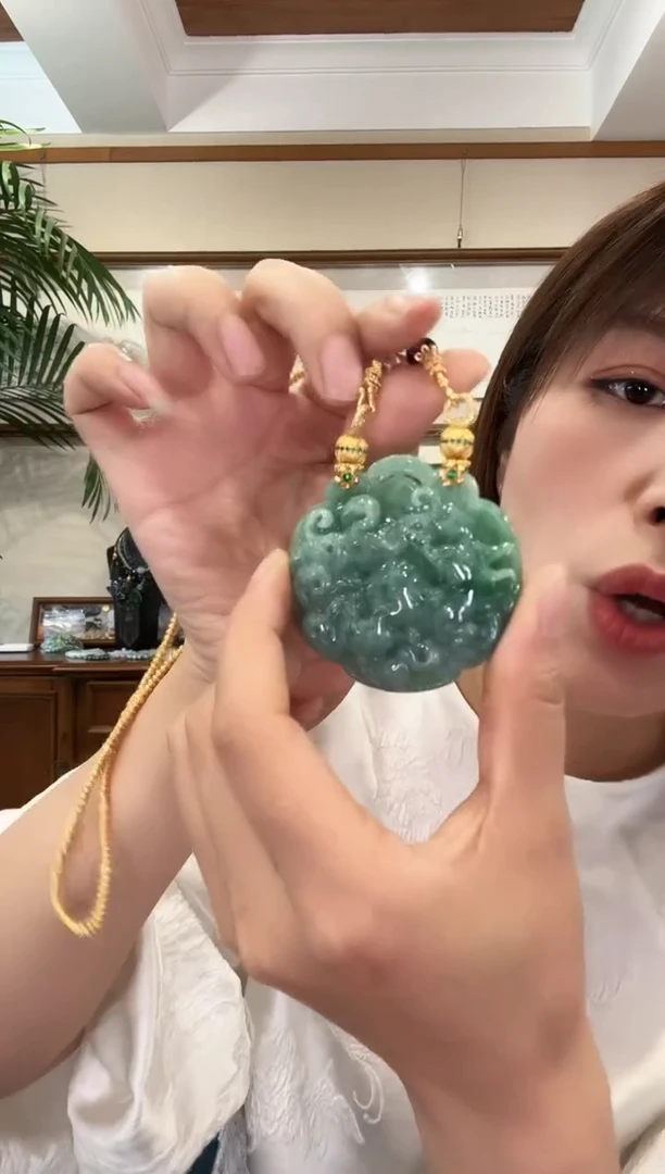 翡翠未镶嵌颈饰国风