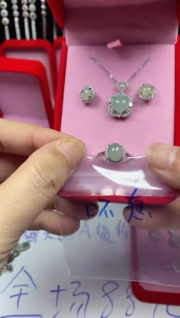 未镶嵌戒指翡翠翡翠吊坠