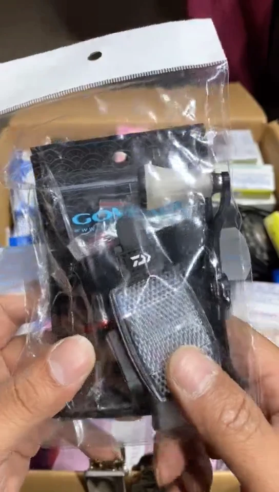 8新中古商品，瑕疵品，不保好坏。615