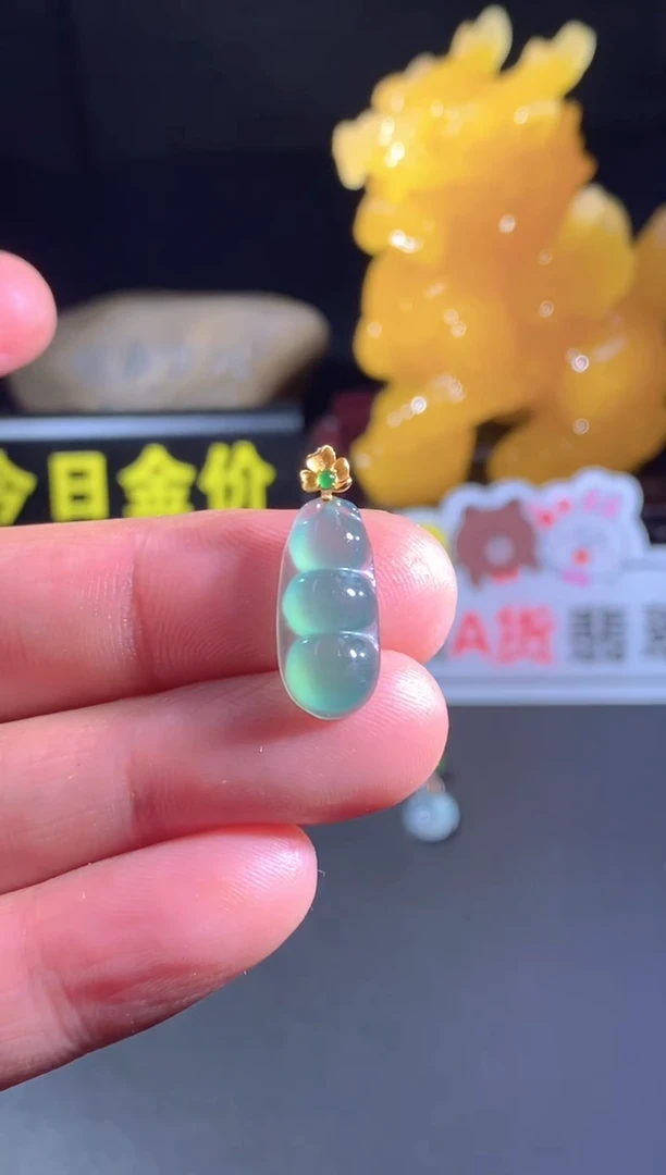 翡翠18K金镶嵌颈饰