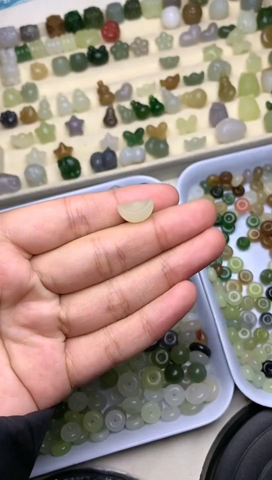 颈饰未镶嵌和田玉横孔无售后