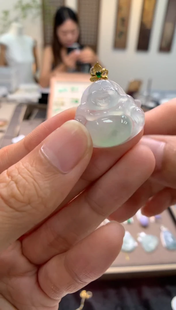 颈饰18K金镶嵌翡翠佛公