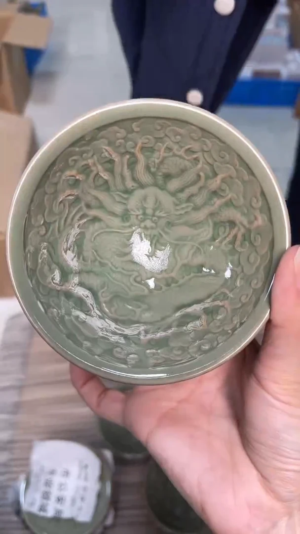 陶瓷秘色龙纹斗笠盏