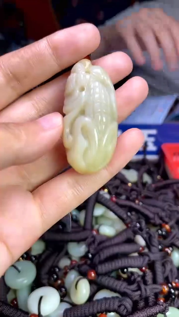 未镶嵌和田玉挂件1
