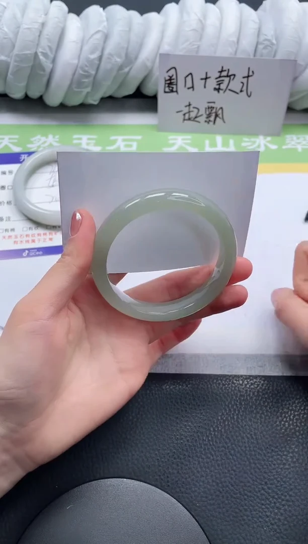 【闪购商品】石英质玉手镯未镶嵌A242-58+