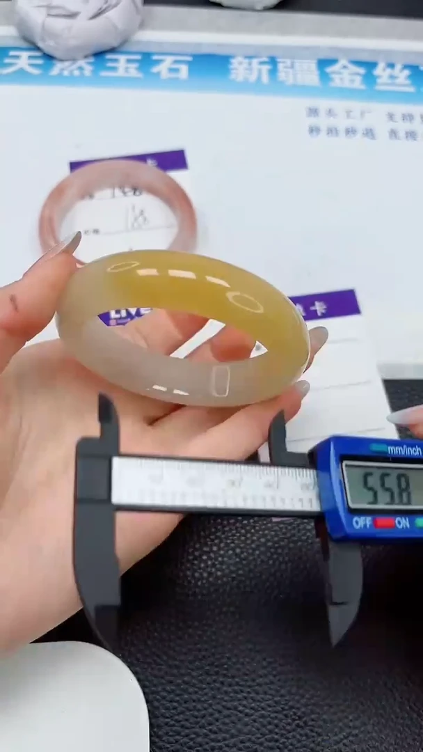 【闪购商品】石英质玉手镯未镶嵌149