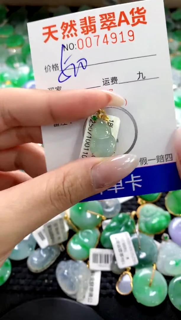翡翠18K金镶嵌颈饰1111111111111111