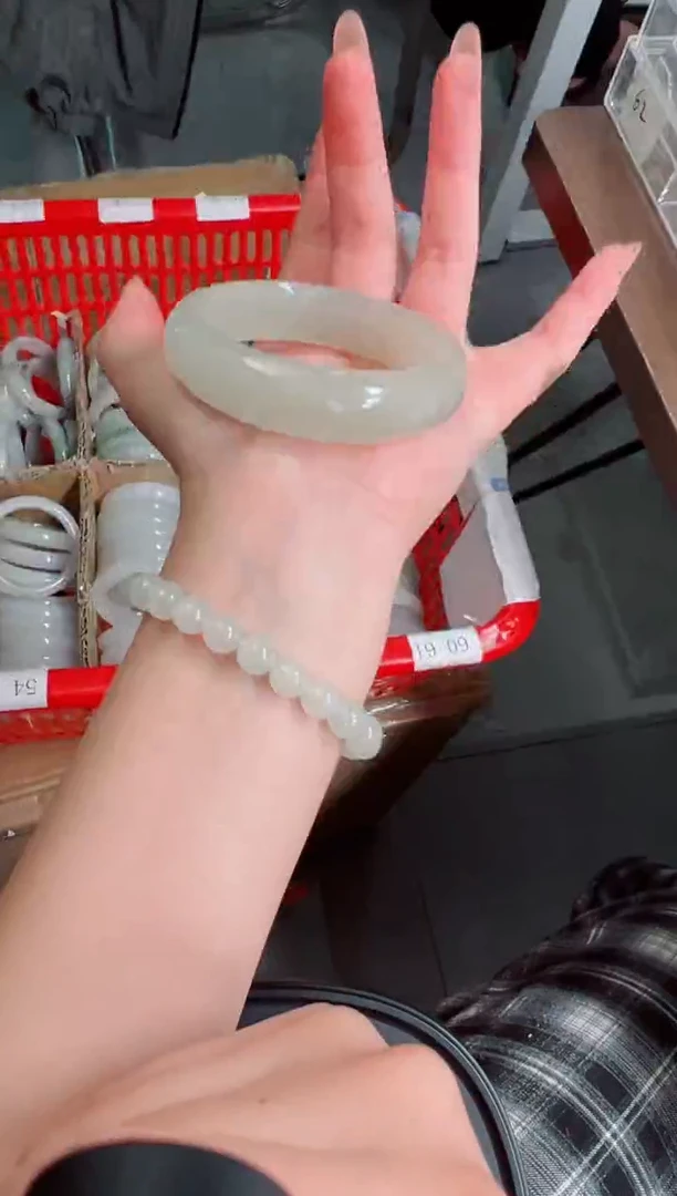 未镶嵌手镯石英质玉18-56.8