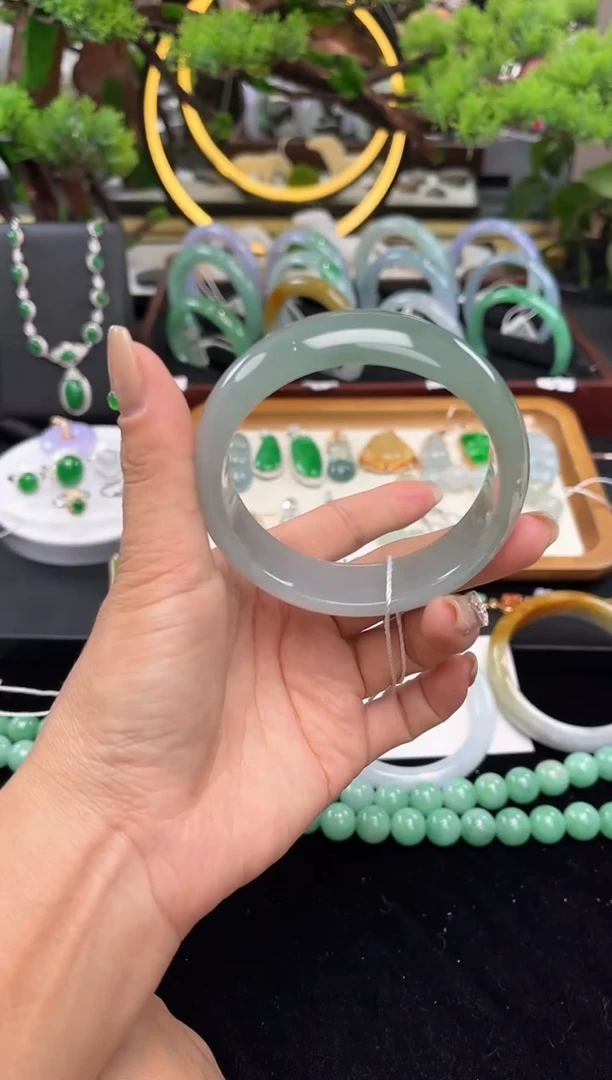 未镶嵌手镯翡翠手镯