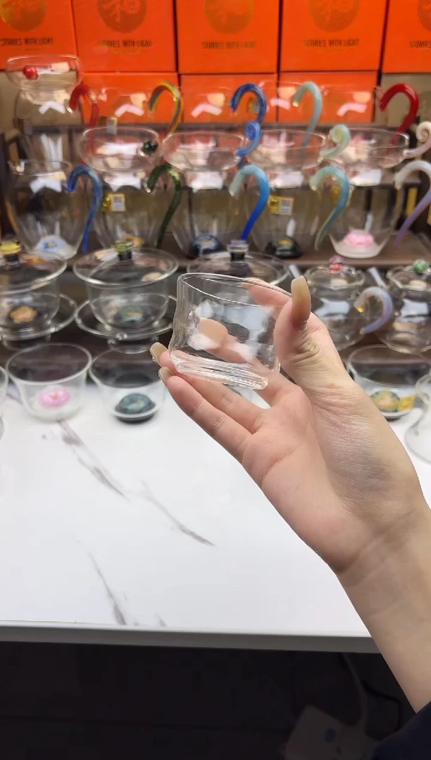 手工艺品玻璃禾器奉珠琥珀色普通盒