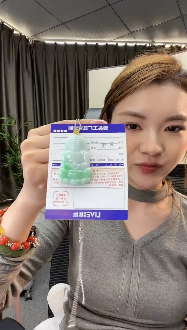 18K金镶嵌挂件翡翠观音发一件