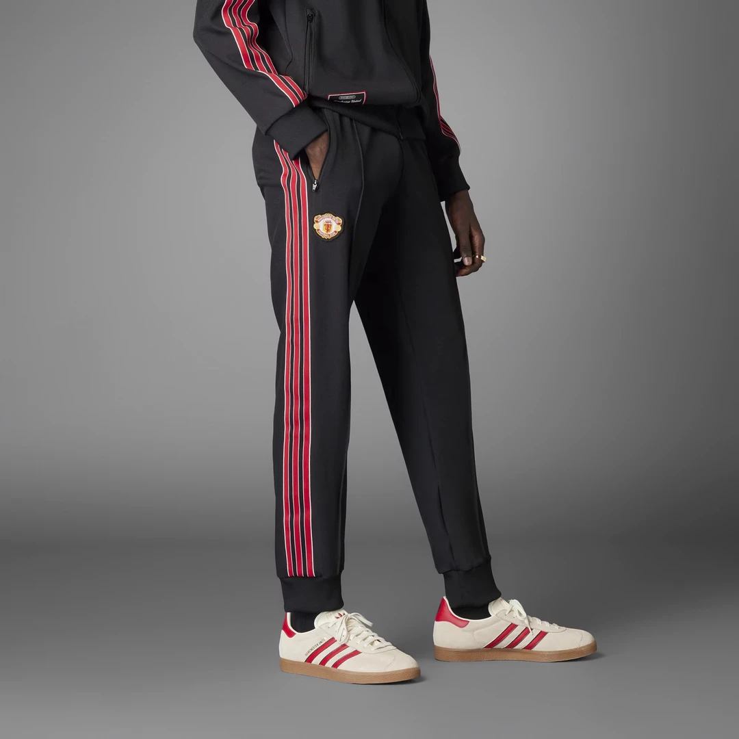 Adidas阿迪达斯【官方正品】曼联足球联名运动修身束脚长裤JF0359