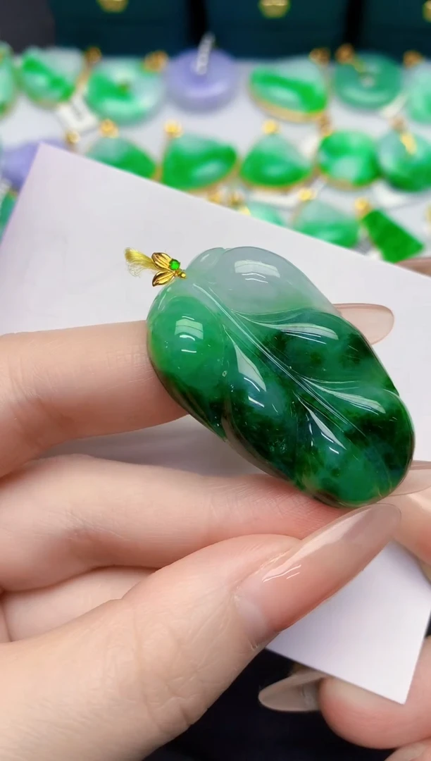 颈饰18K金镶嵌翡翠缅甸天然翡翠A货