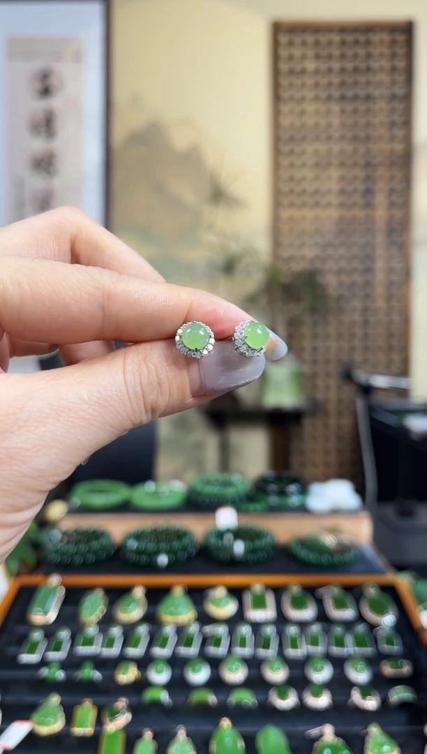 颈饰银S925镶嵌和田玉（碧玉）苹果绿耳钉圆款