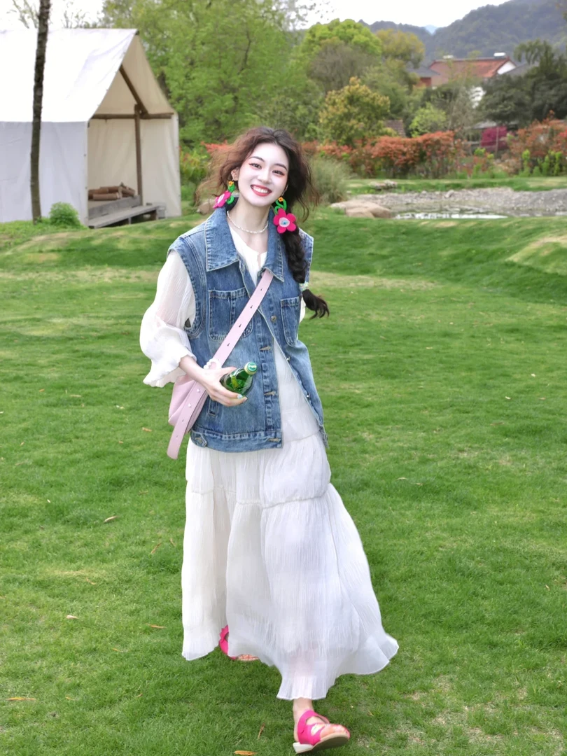早秋新款韩系穿搭复古水洗牛仔马甲外套搭配白色连衣裙气质两件套