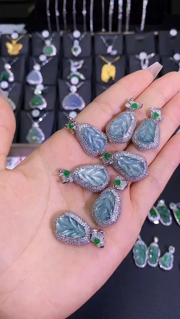 【闪购商品】翡翠吊坠(赠链)未镶嵌翡翠吊坠