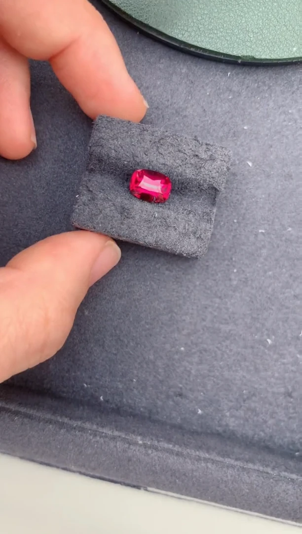 裸石未镶嵌碧玺1.8ct 卢比莱 DB