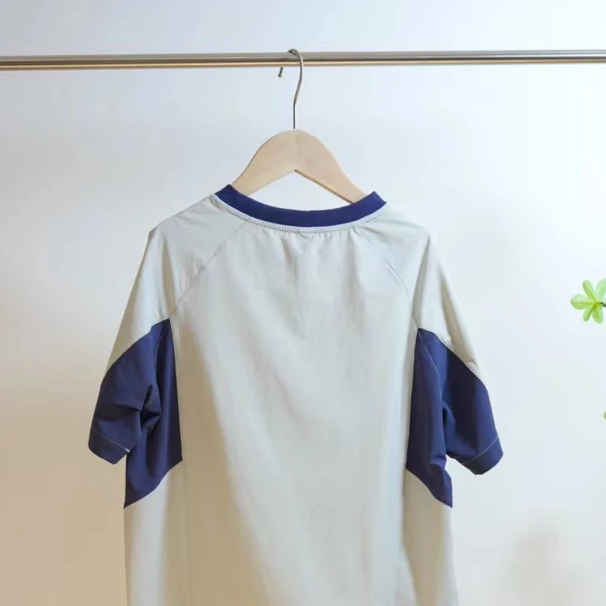 2-063-灰色拼藏青胸前山峰字母印花夏季男童短袖T恤