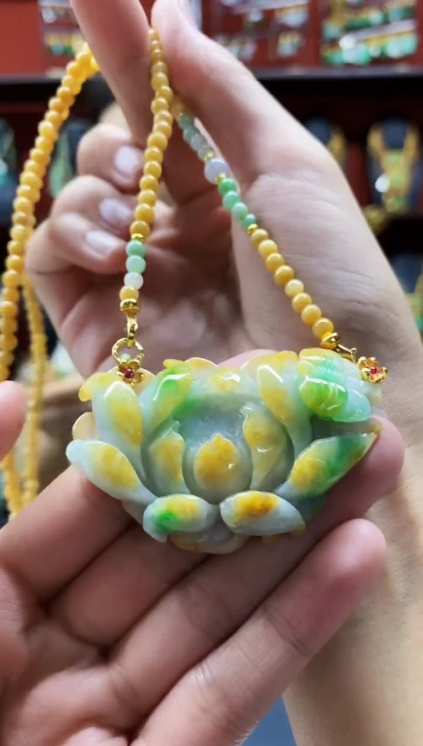 颈饰未镶嵌翡翠吊坠