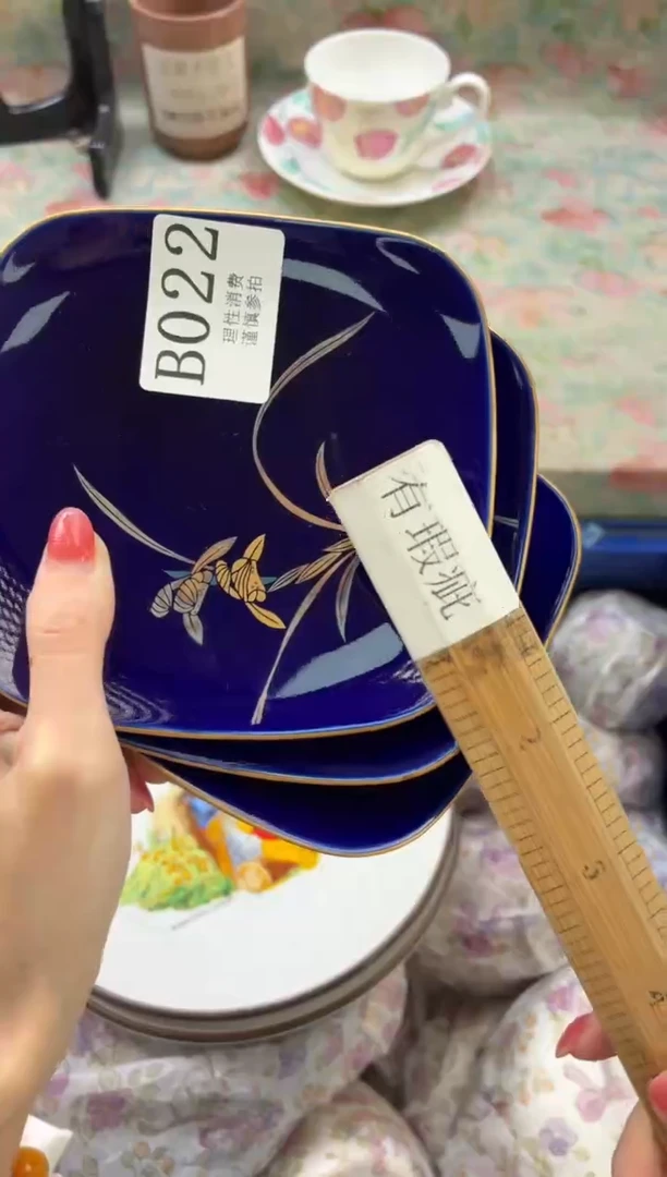 瓷片哈*姐       B022