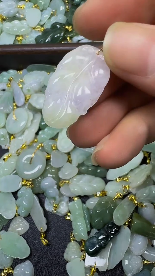 颈饰未镶嵌翡翠颈饰未嵌镶翡翠