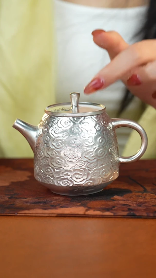 祥云壶................