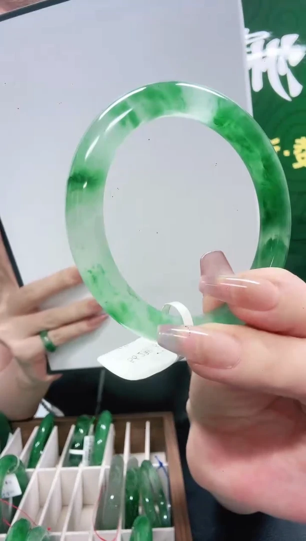 未镶嵌1石英质玉（非洲翠）/3250-56.3