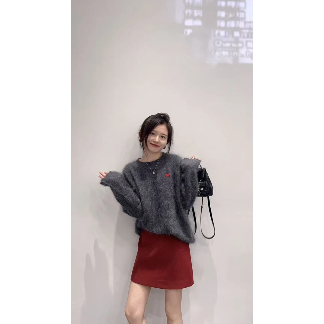 2025秋冬新款韩系圆领爱心刺绣针织衫毛衣女气质百搭红色半裙套装