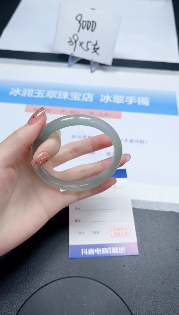 【闪购商品】石英质玉手镯未镶嵌127-58.7