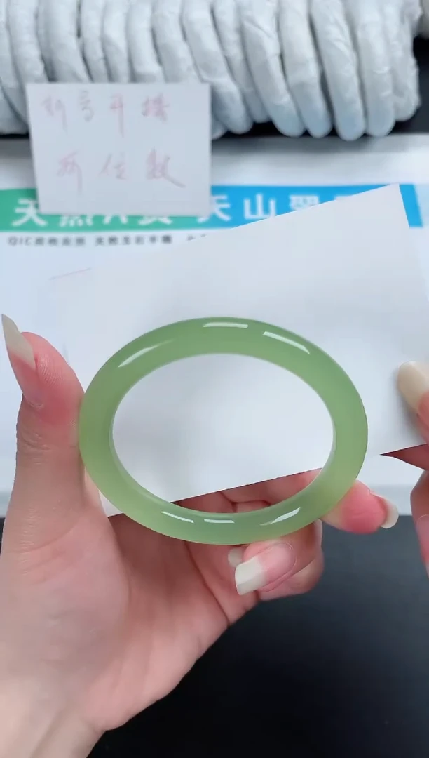 【闪购商品】石英质玉手镯未镶嵌272-53.8